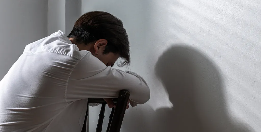 DRUG ADDICTION AND ABUSE FIRST SIGNS SYMPTOMS HELP AND TREATMENT pic1