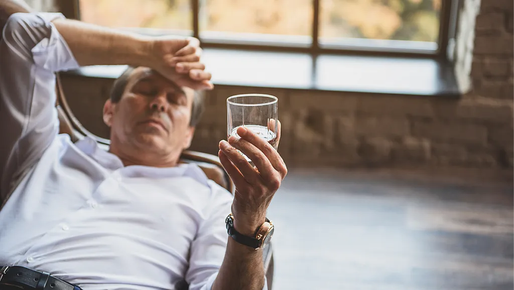 مخاطر الإفراط في تناول الكحول