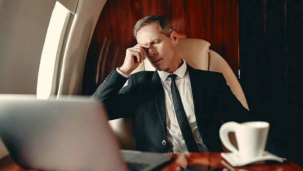 ما هي مخاطر إدمان العمل؟